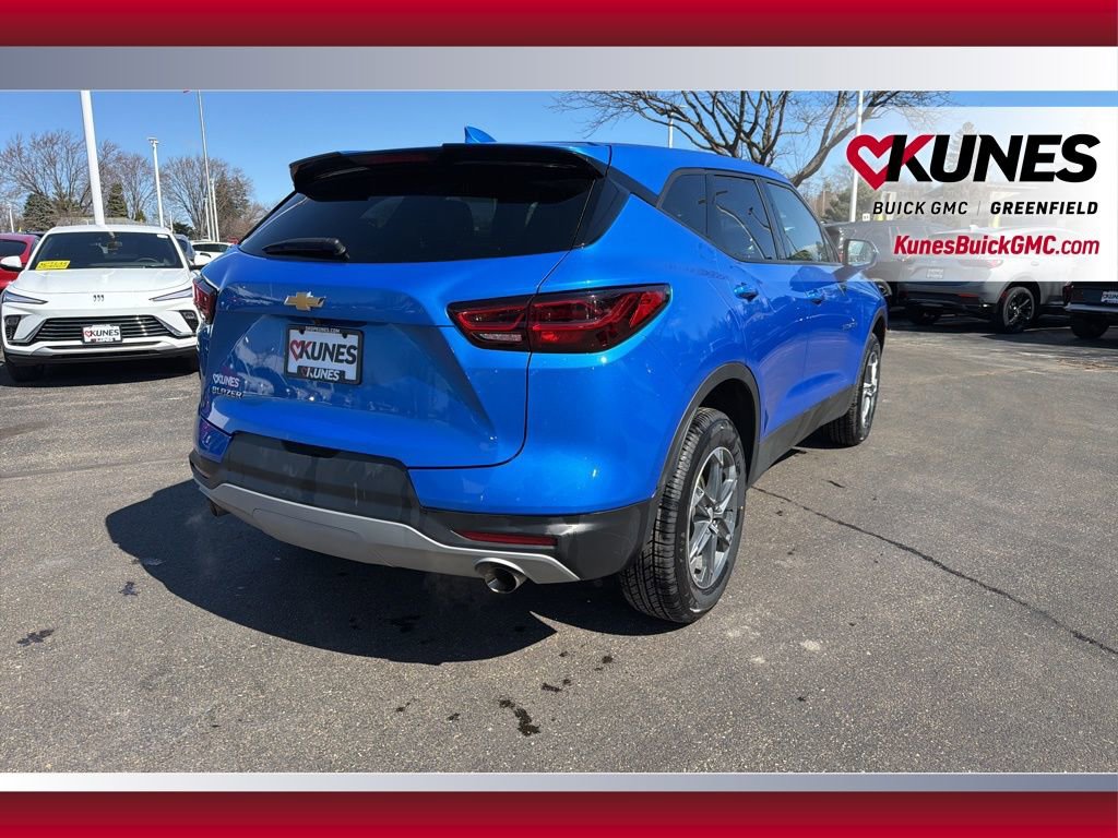 Used 2025 Chevrolet Blazer LT FWD image 5