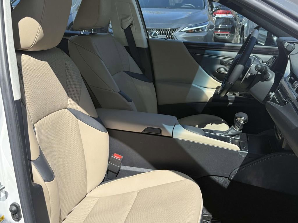 Used 2019 Lexus ES 350 w/ Premium Package image 9