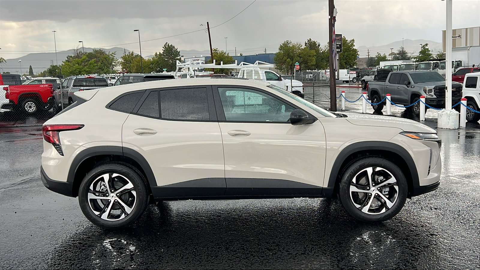 New 2026 Chevrolet Trax RS w/ Sunroof Package FWD image 4