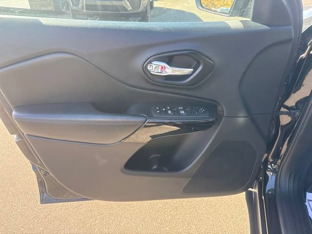 Certified 2021 Jeep Cherokee Latitude Plus AWD/4WD image 11