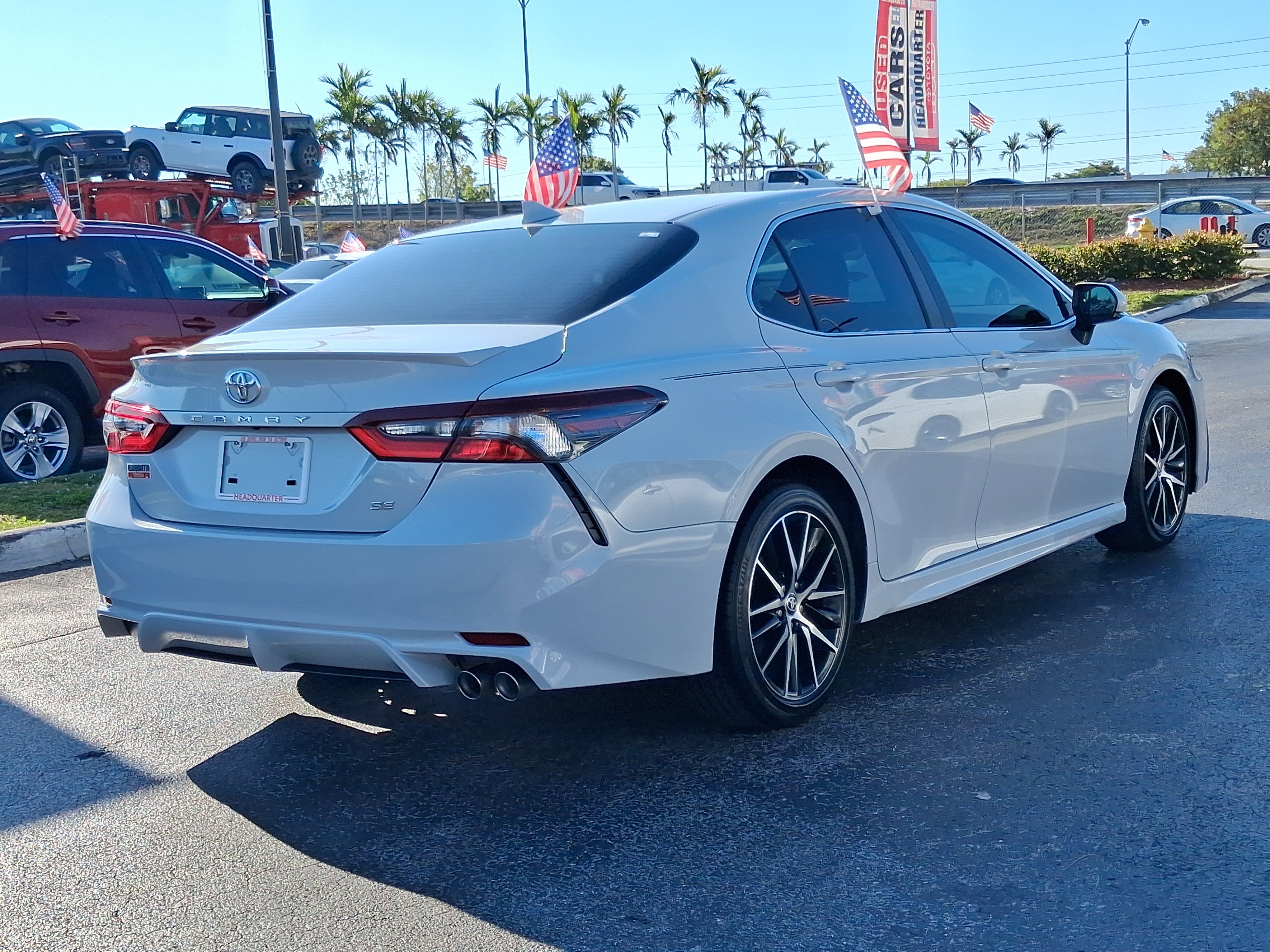Used 2024 Toyota Camry SE w/ Cold Weather Package FWD image 9