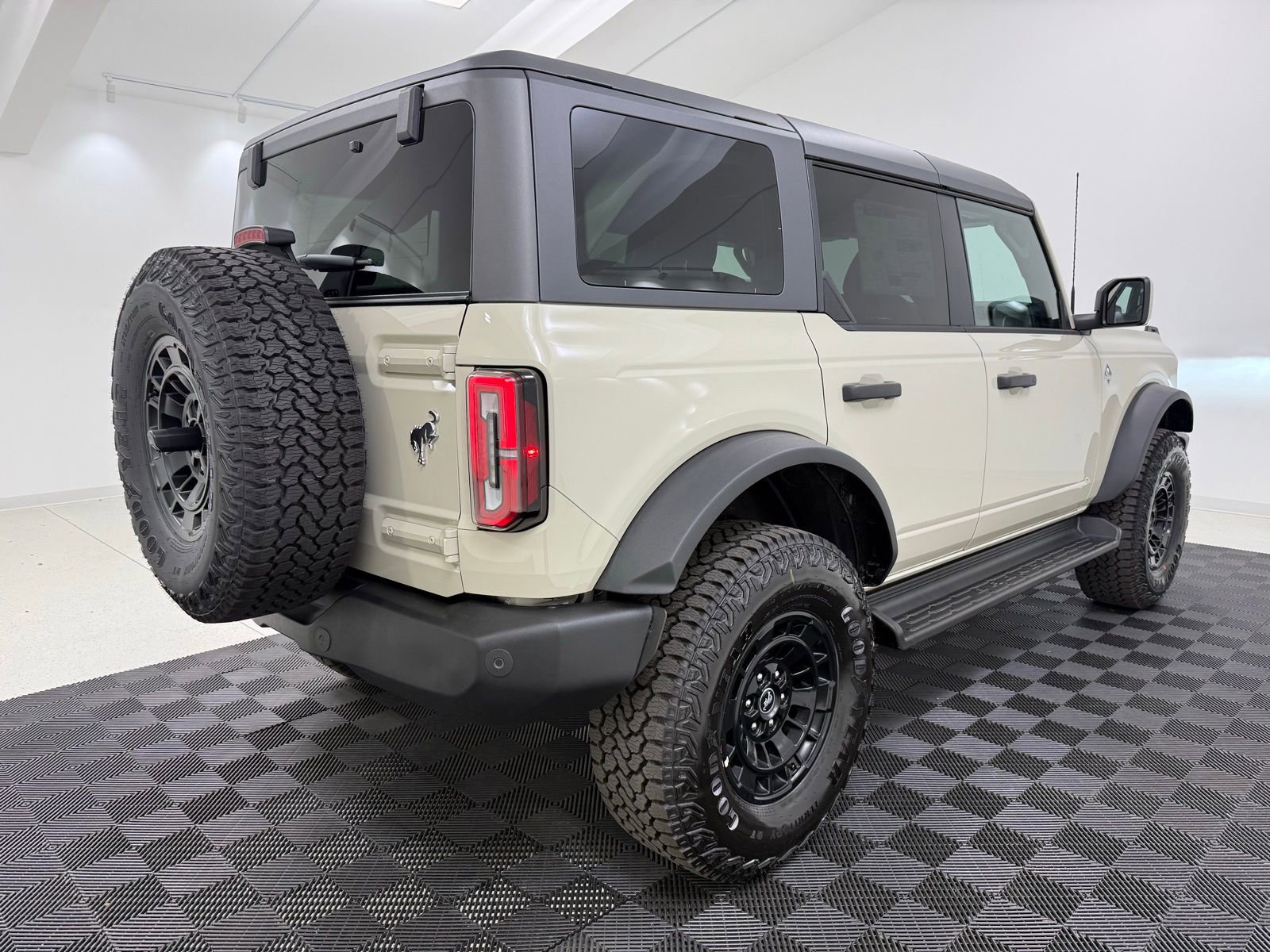 New 2026 Ford Bronco Outer Banks image 7