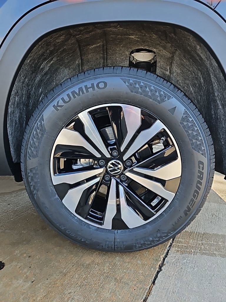 New 2026 Volkswagen Atlas Cross Sport SE image 9