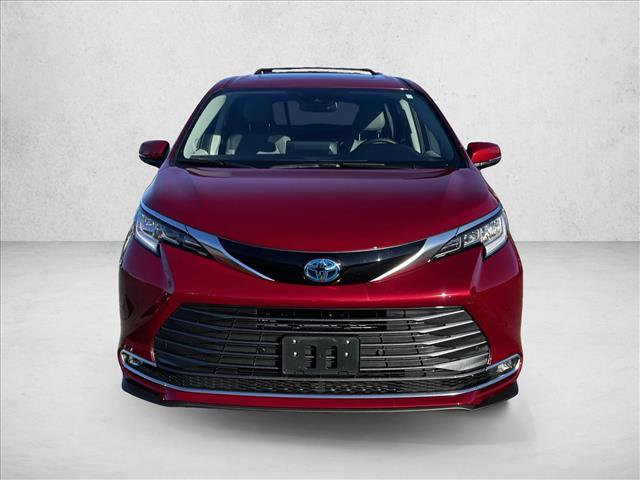 Certified 2022 Toyota Sienna Limited image 2