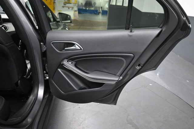 Used 2015 Mercedes-Benz GLA 250 4MATIC image 27