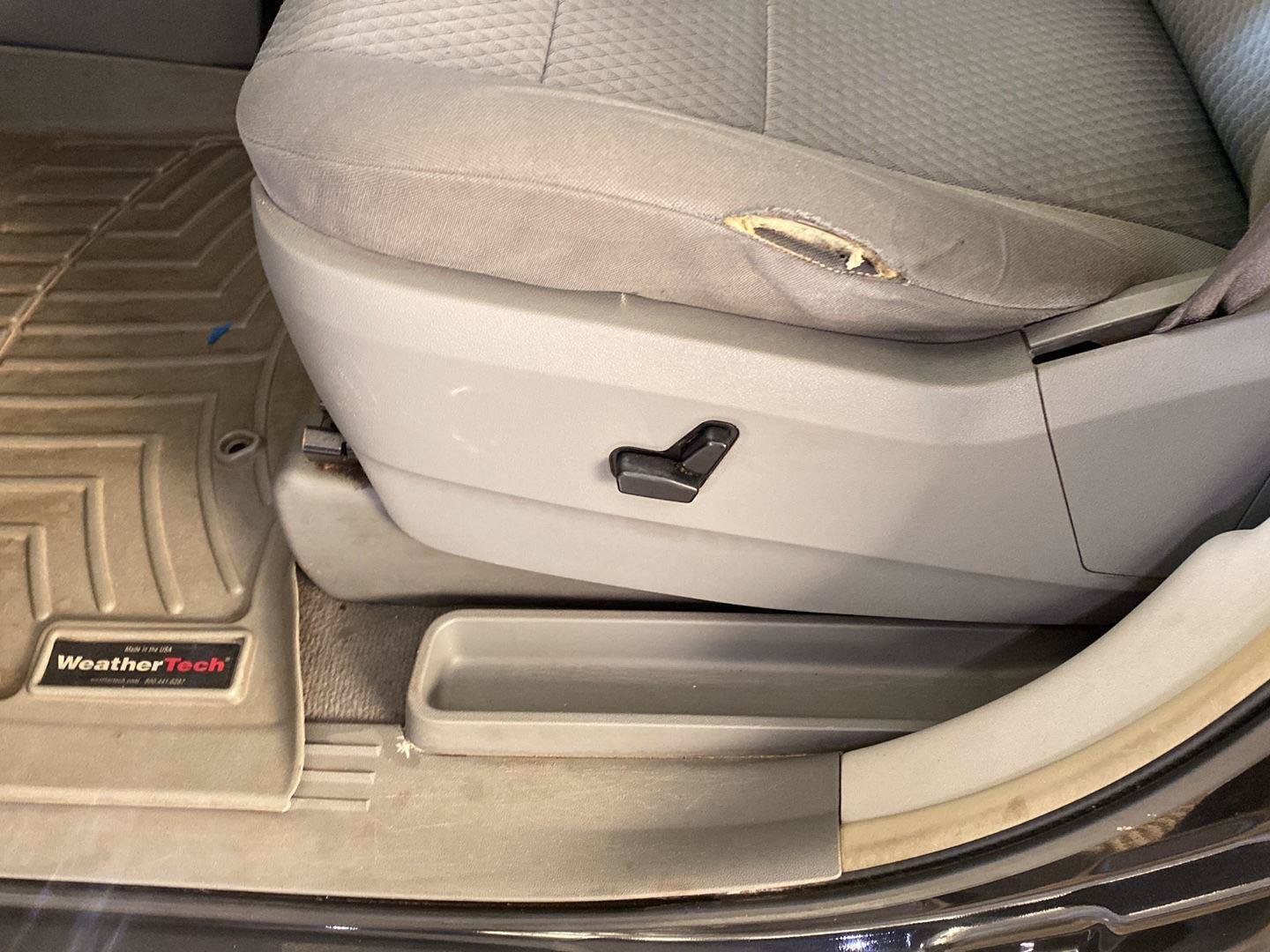 Used 2010 Chrysler Town & Country Touring FWD image 11