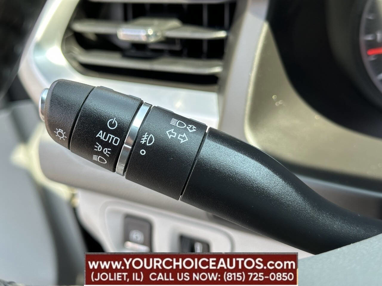 Used 2017 GMC Acadia SLE image 39