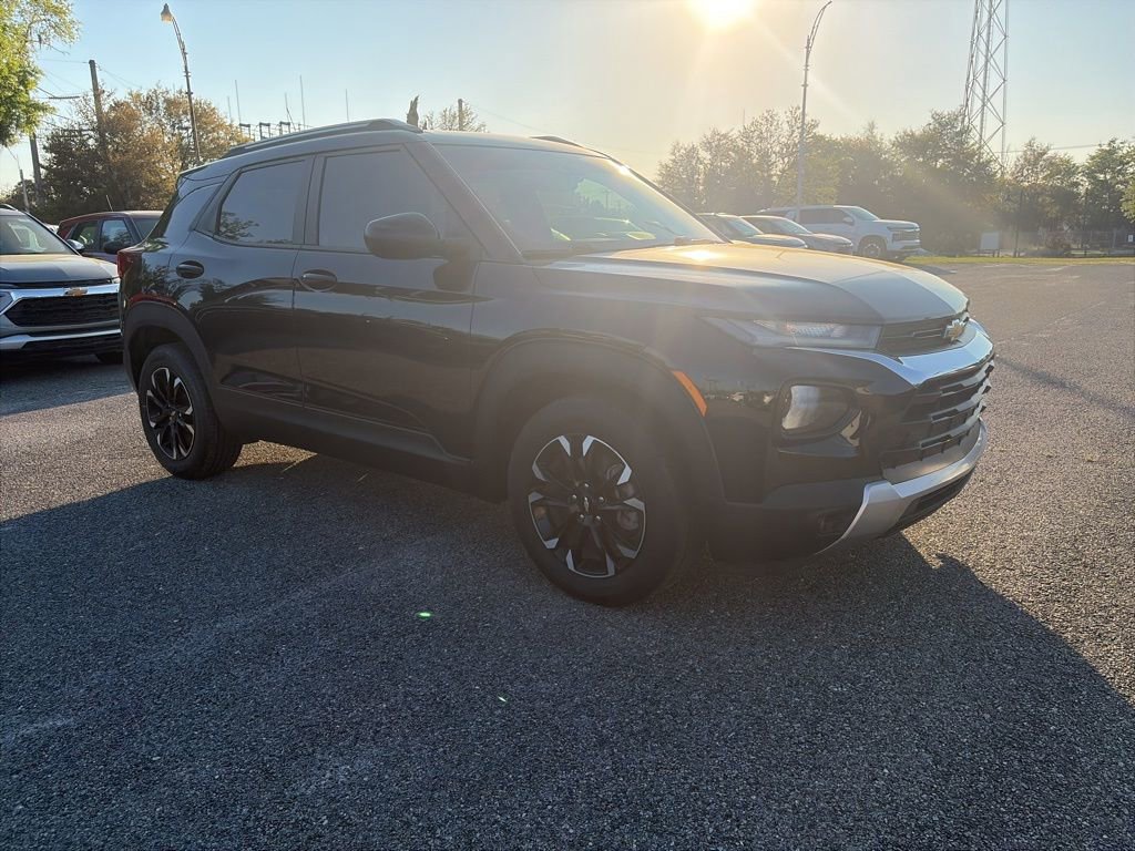 Used 2021 Chevrolet TrailBlazer LT w/ Convenience Package FWD image 4