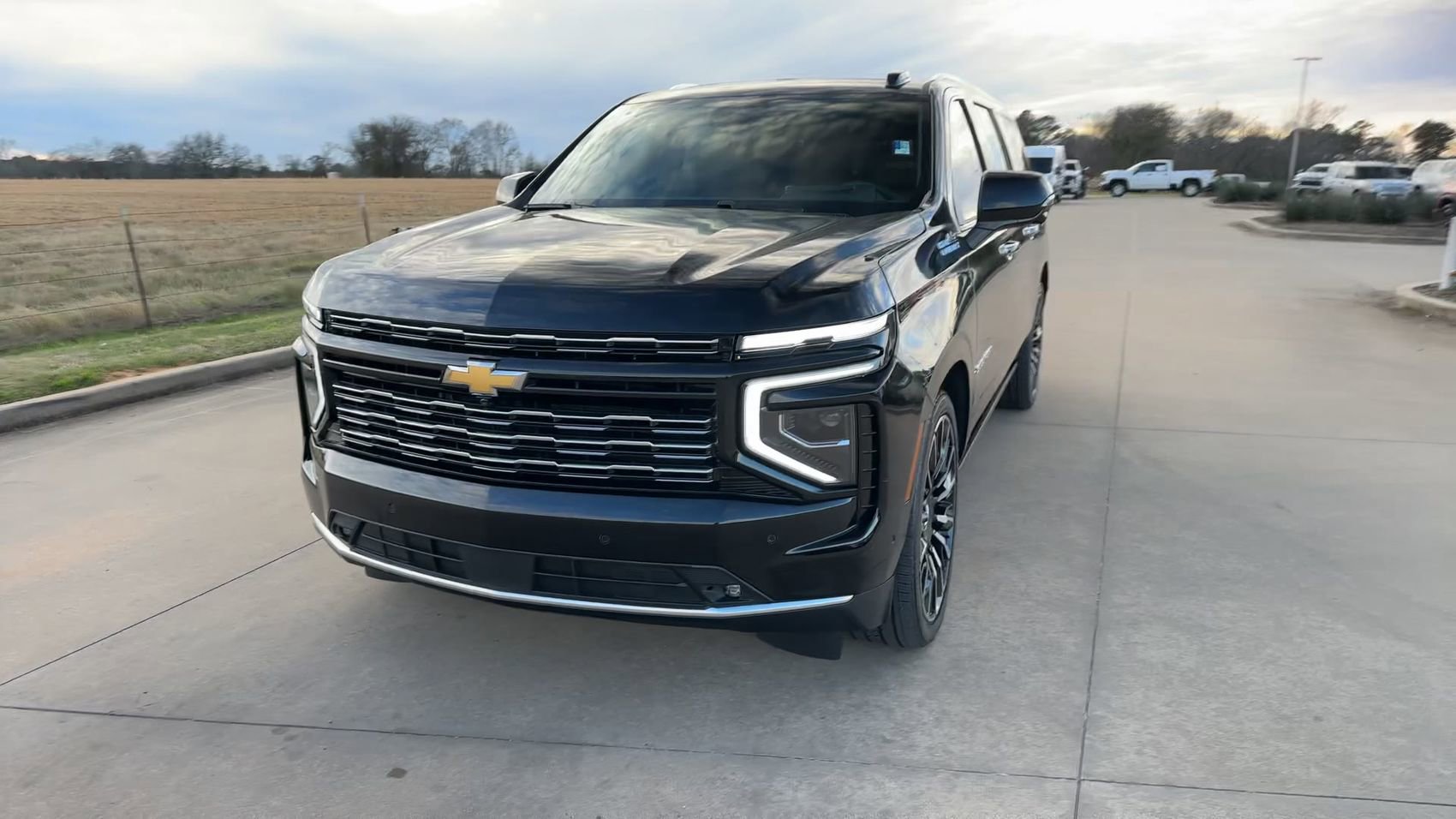 Used 2025 Chevrolet Suburban High Country AWD/4WD image 4