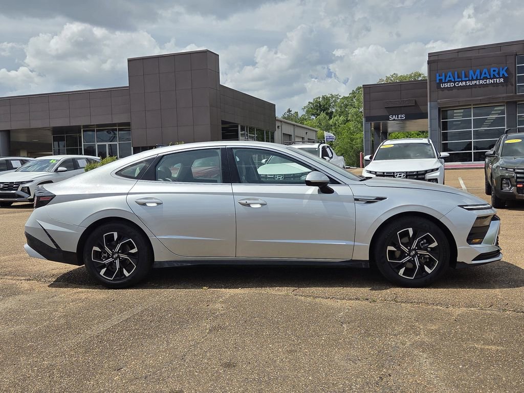 Used 2025 Hyundai Sonata SEL FWD image 3