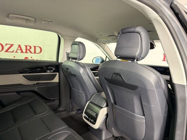 Used 2025 Lincoln Nautilus Premier image 19