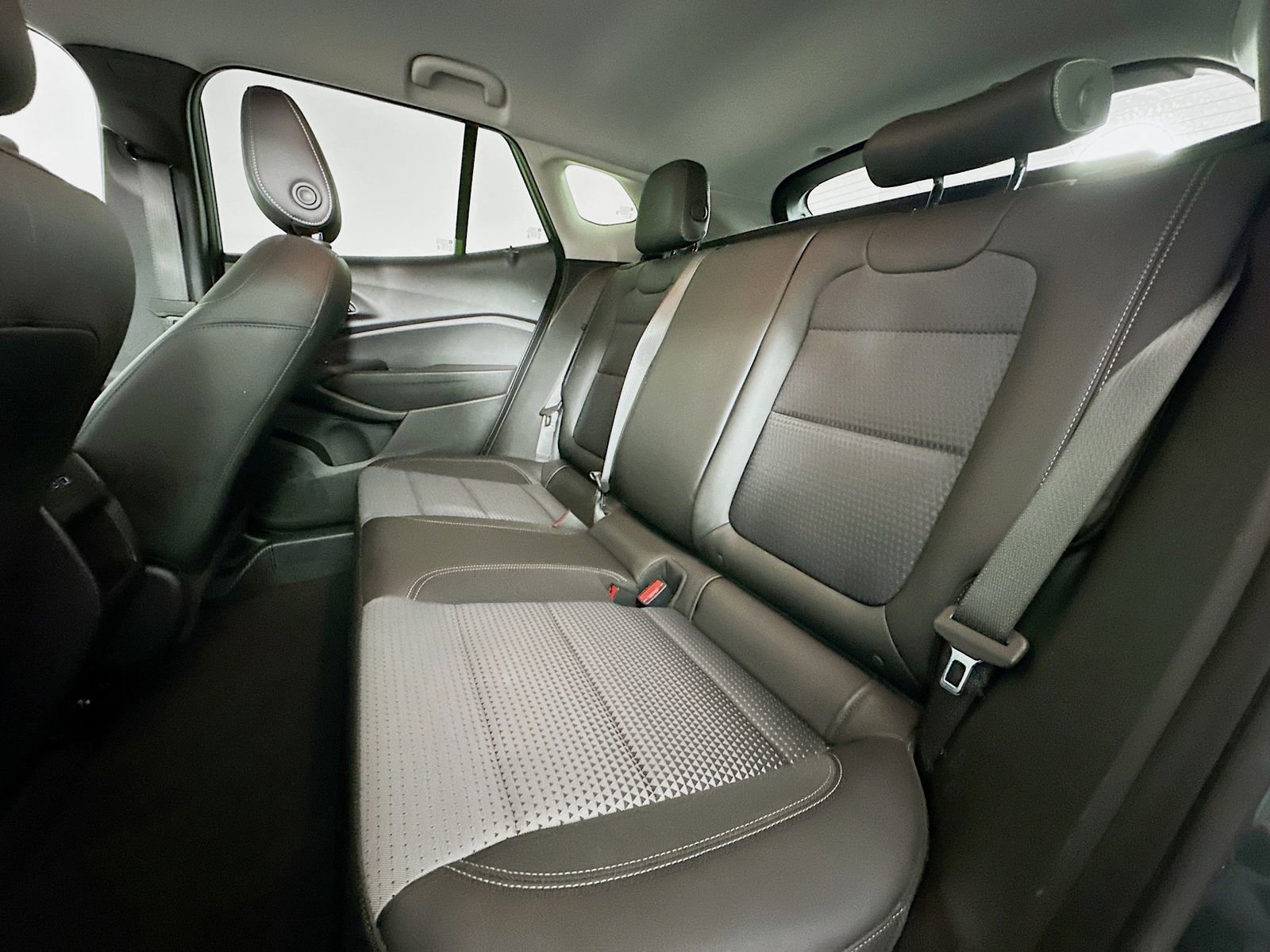 Used 2025 Chevrolet Trax LT w/ LT Convenience Package image 25