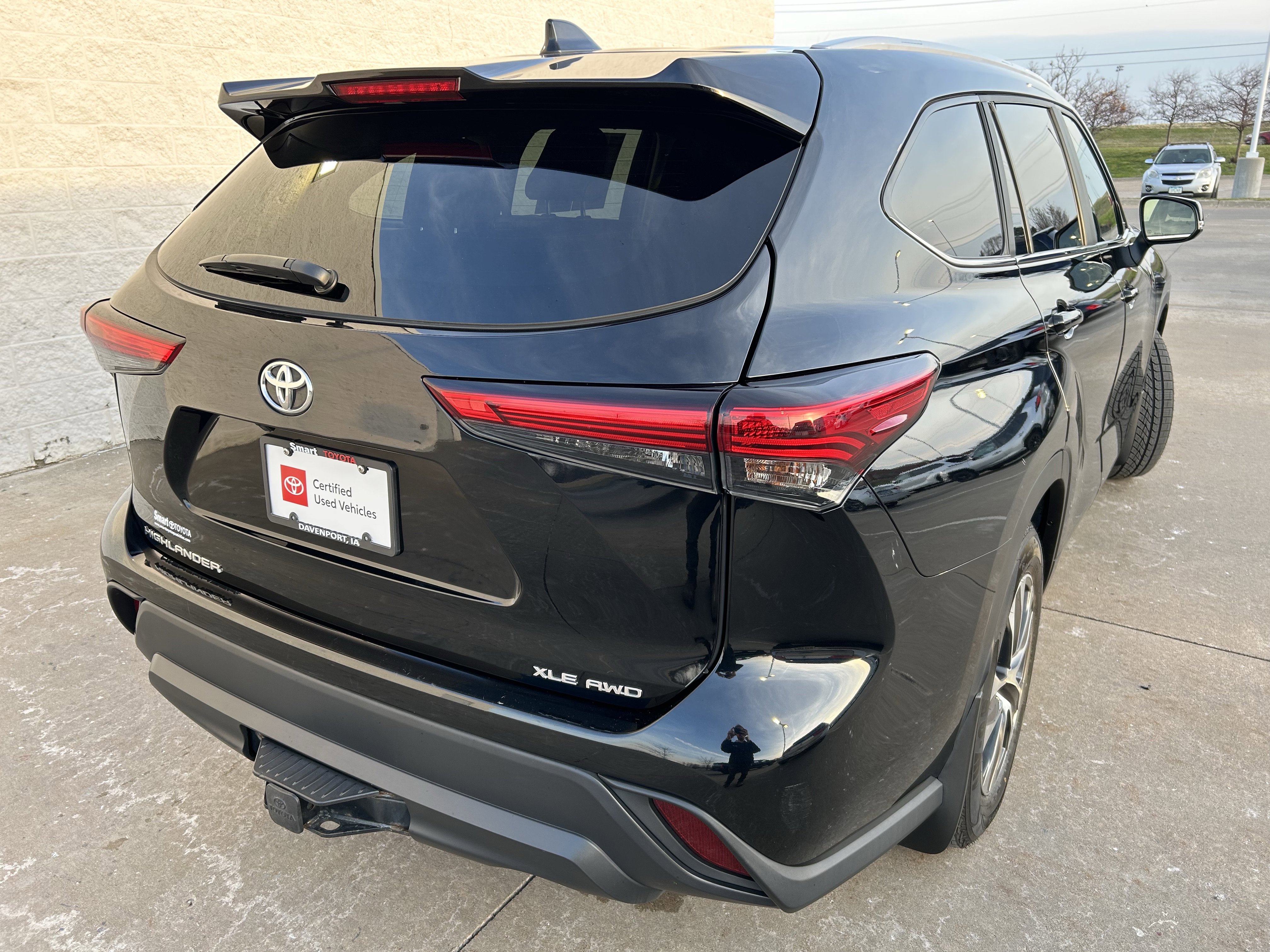 Used 2023 Toyota Highlander XLE image 6