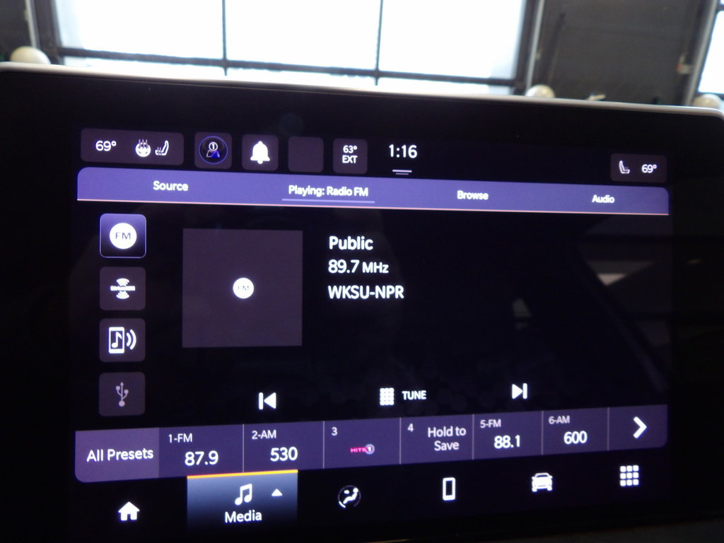 Used 2023 Jeep Compass Limited image 36