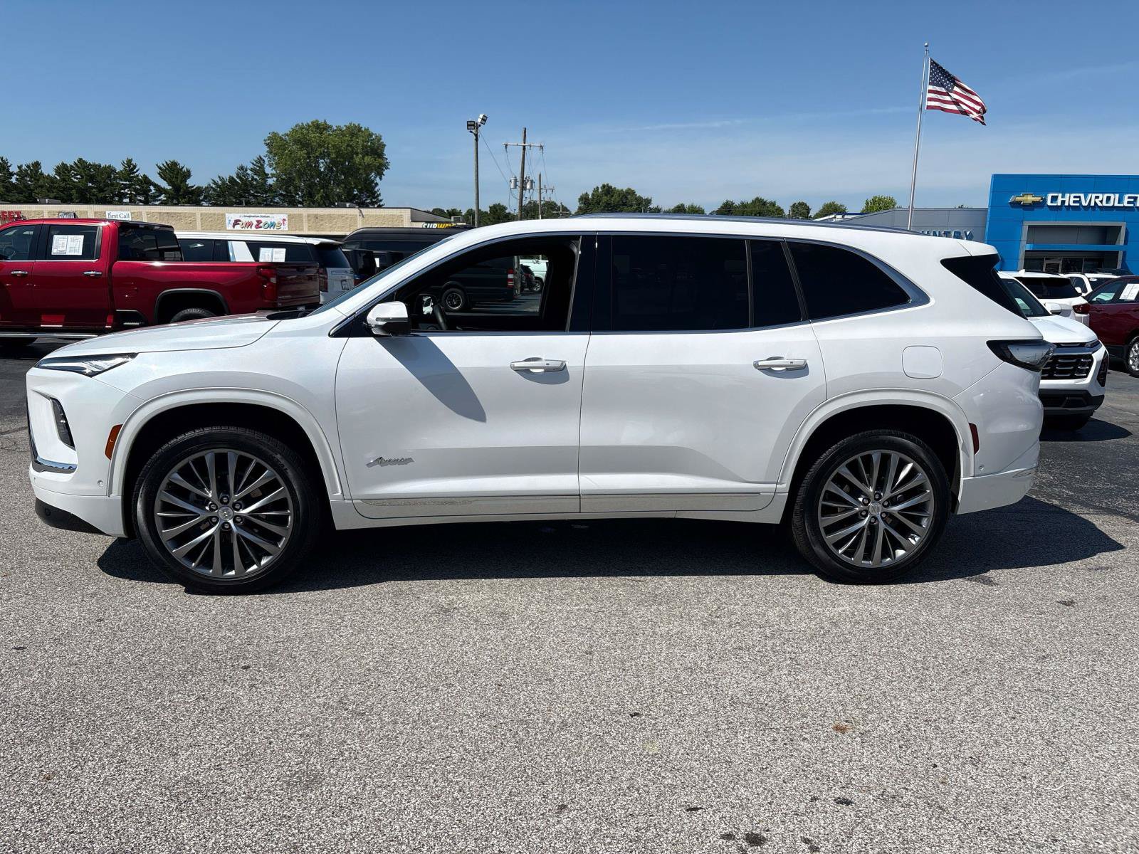 Used 2025 Buick Enclave Avenir w/ Super Cruise Package AWD/4WD image 2
