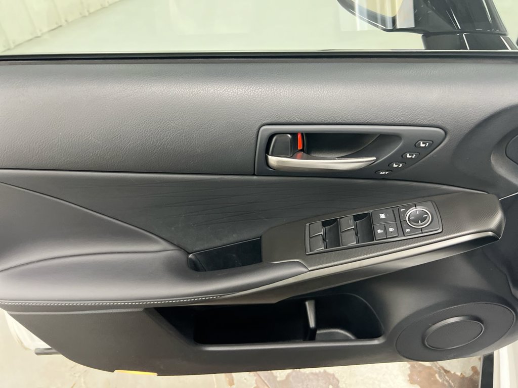 Used 2024 Lexus IS 350 F Sport RWD image 22