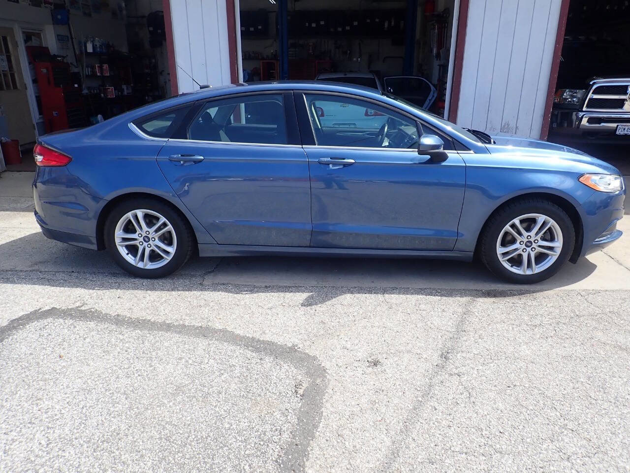 Used 2018 Ford Fusion SE w/ Fusion SE Technology Package image 24