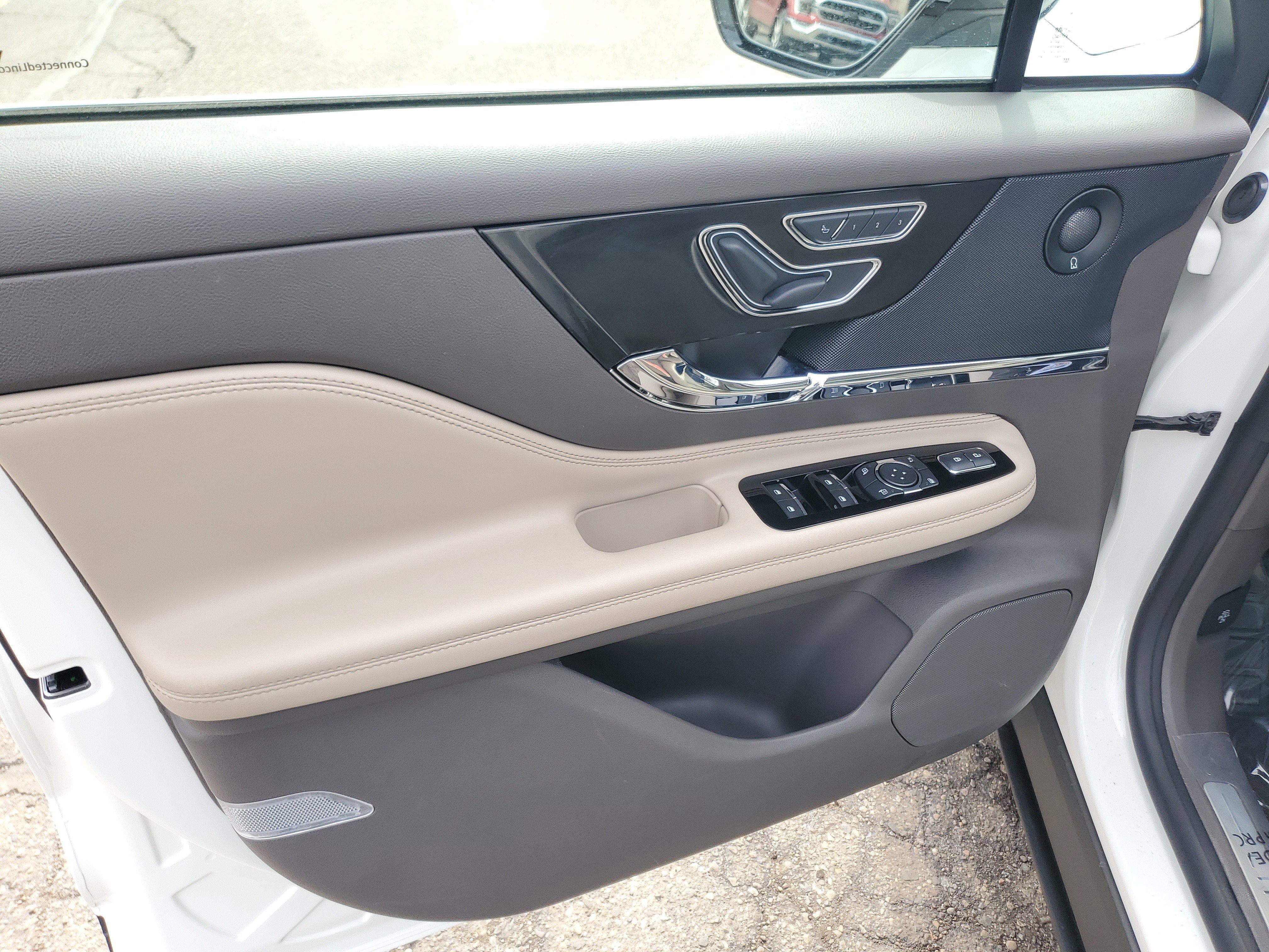 Certified 2022 Lincoln Corsair Reserve w/ Equipment Group 201A AWD/4WD image 10