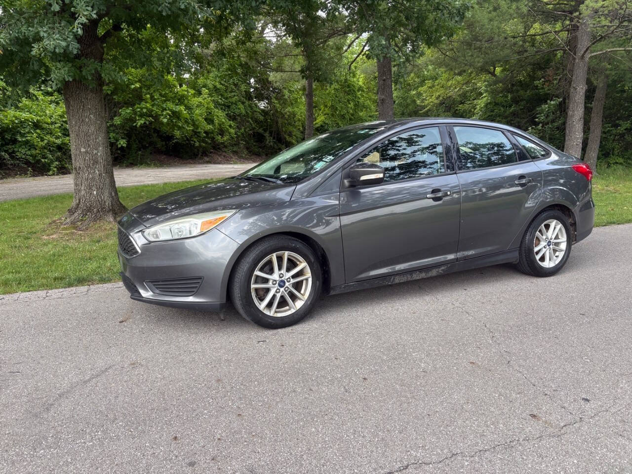 Used 2015 Ford Focus SE FWD image 2