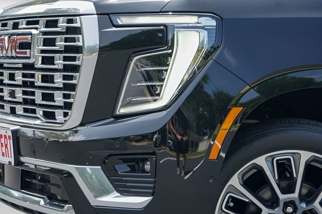 New 2026 GMC Yukon Denali w/ Denali Reserve Package AWD/4WD image 3