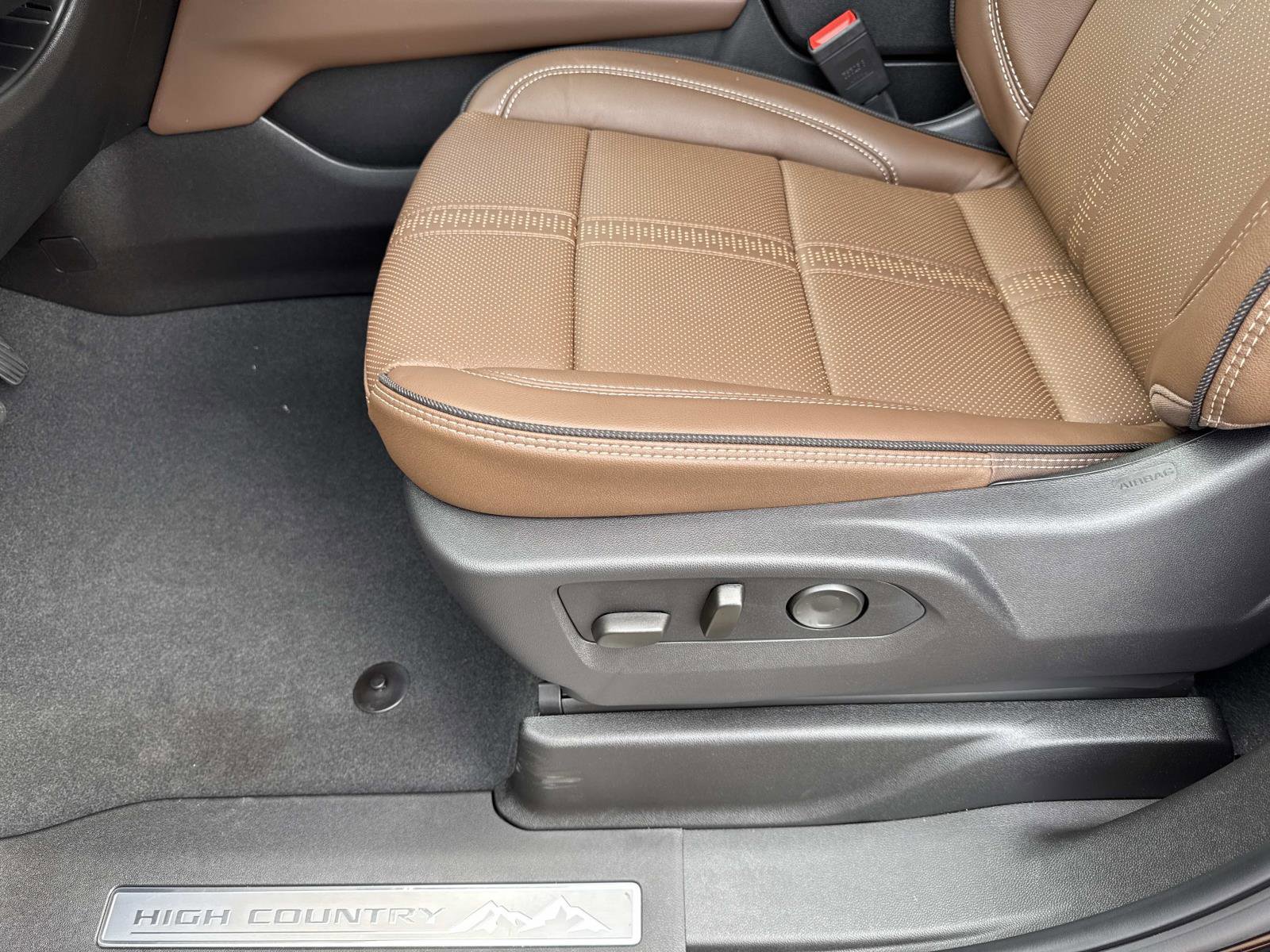 New 2026 Chevrolet Suburban High Country w/ Sun And Tow Package image 20