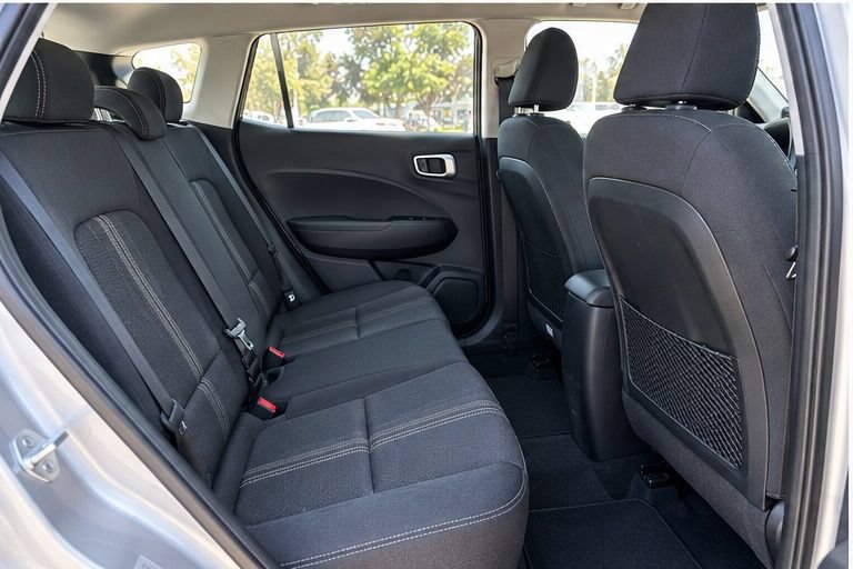 Used 2024 Hyundai Venue SEL FWD image 8