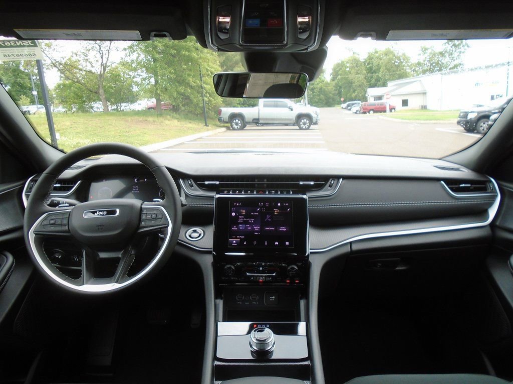 New 2025 Jeep Grand Cherokee L Laredo w/ Luxury Tech Group I AWD/4WD image 12