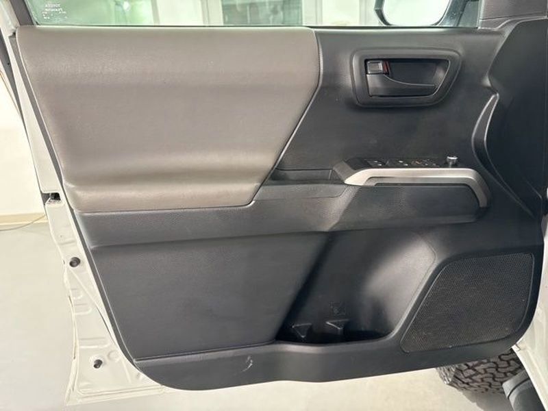 Used 2017 Toyota Tacoma SR5 image 19