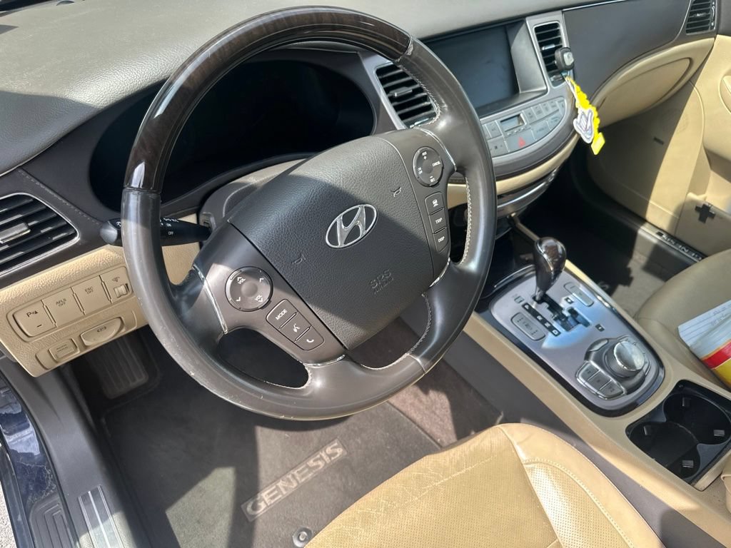 Used 2011 Hyundai Genesis 4.6 RWD image 10