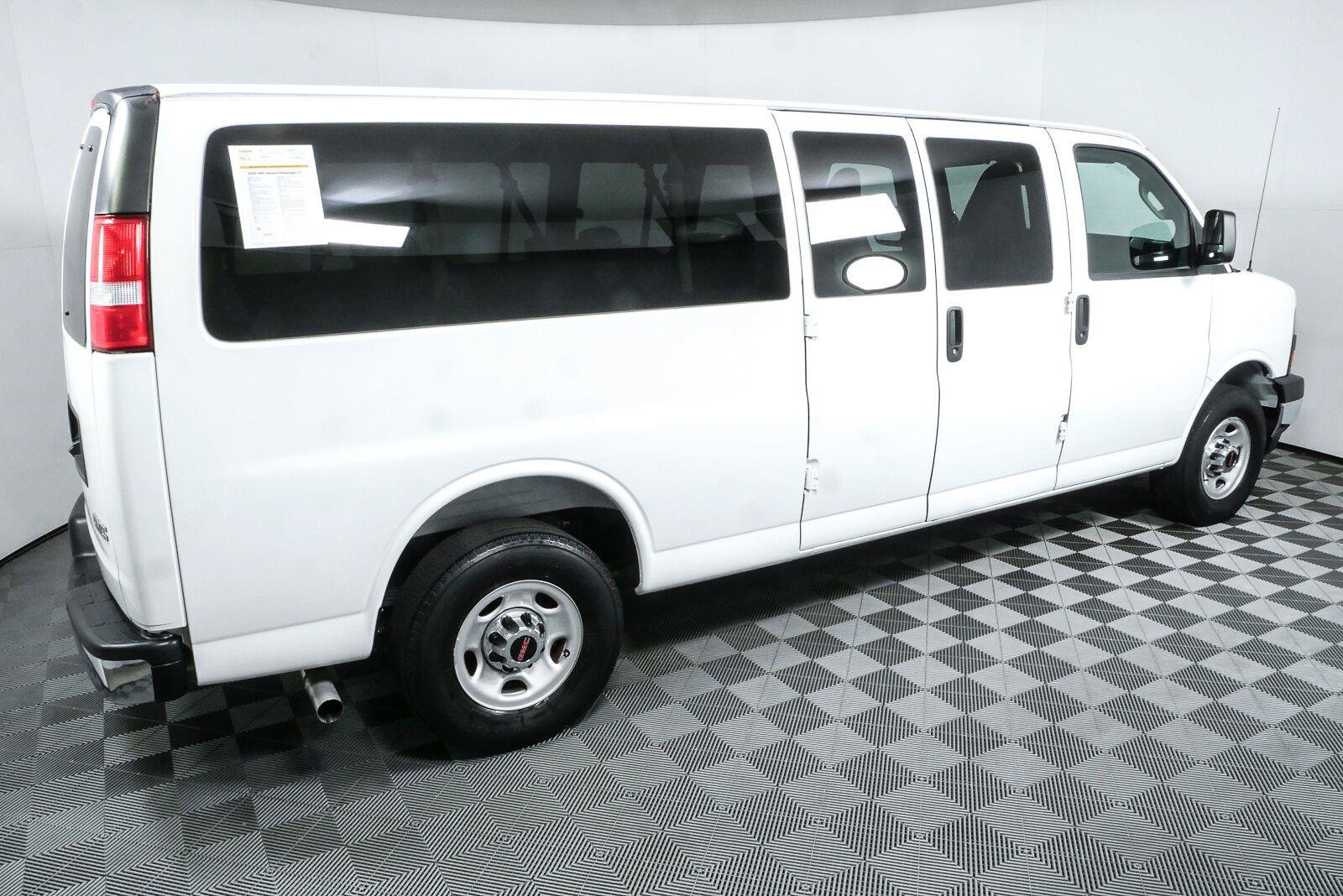 Used 2025 GMC Savana 3500 LT w/ LT Preferred Equipment Group RWD image 2