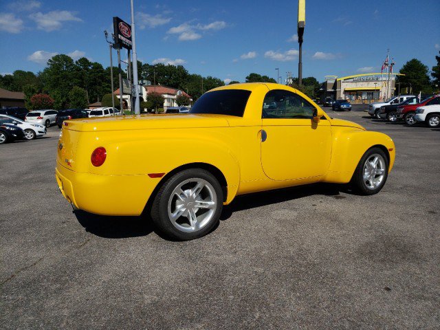 Used 2003 Chevrolet SSR w/ Preferred Equipment Group RWD image 6