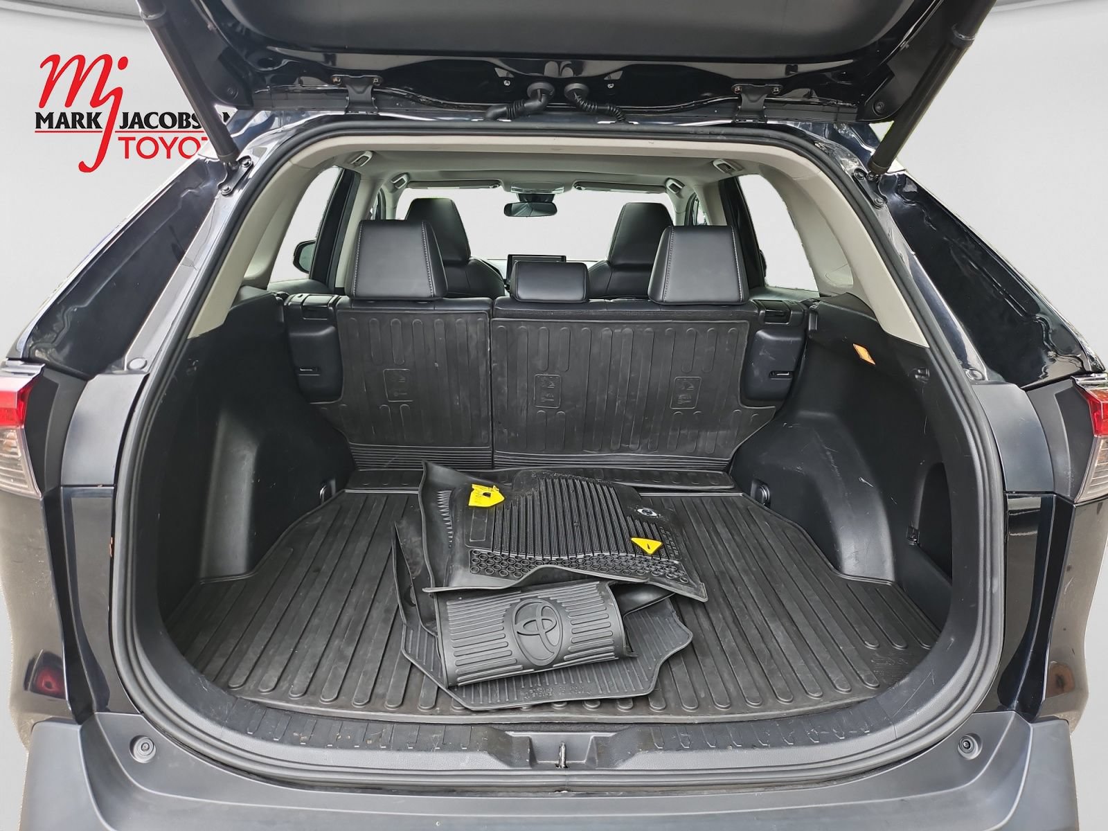 Used 2019 Toyota RAV4 XLE Premium w/ All Weather Liner Package AWD/4WD image 18