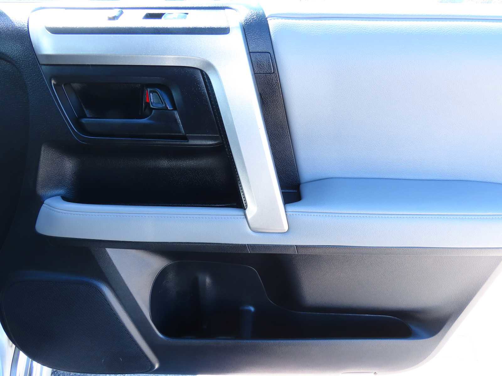 Used 2010 Toyota 4Runner SR5 AWD/4WD image 21