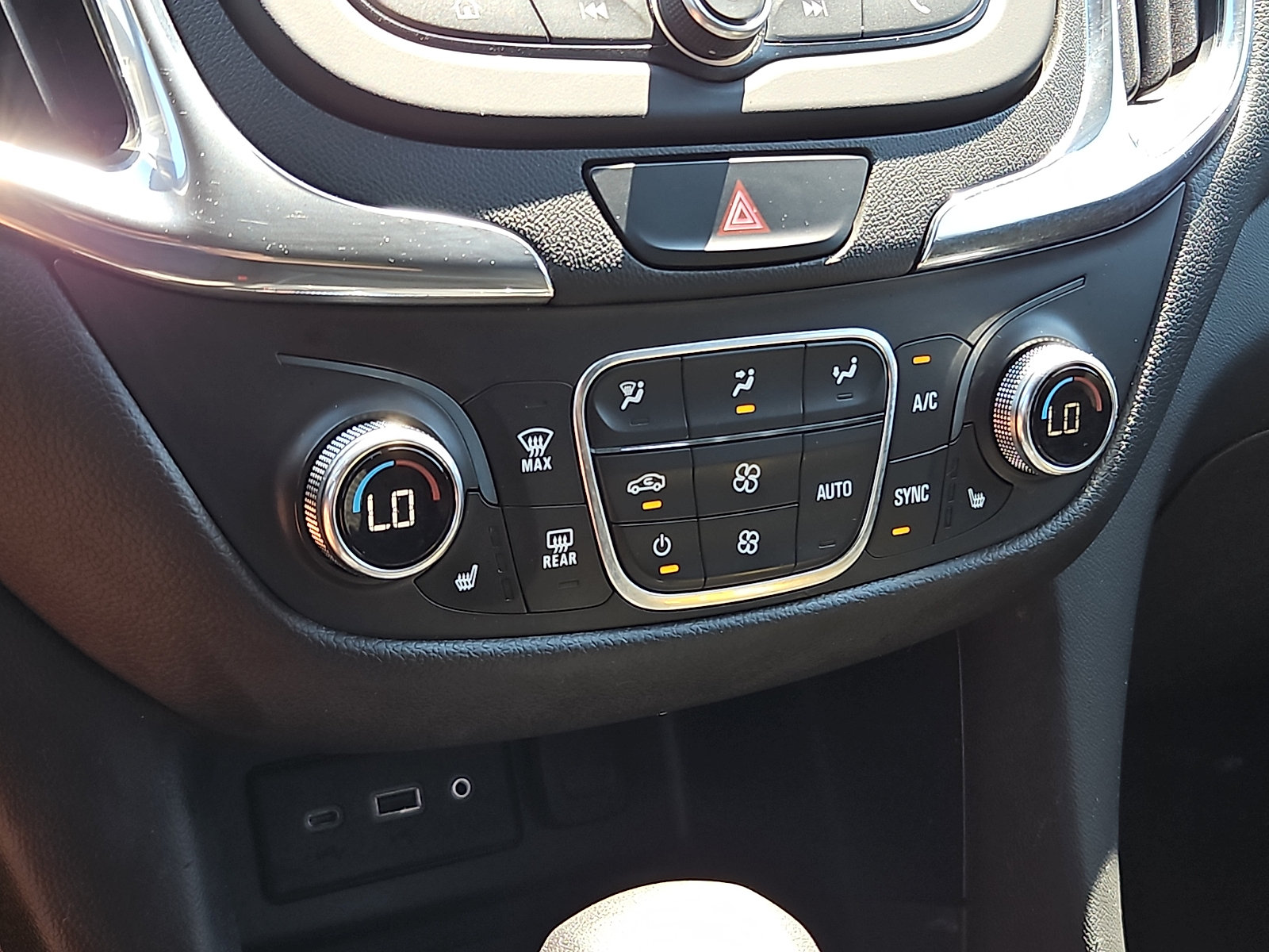 Used 2020 Chevrolet Equinox LT AWD/4WD image 16