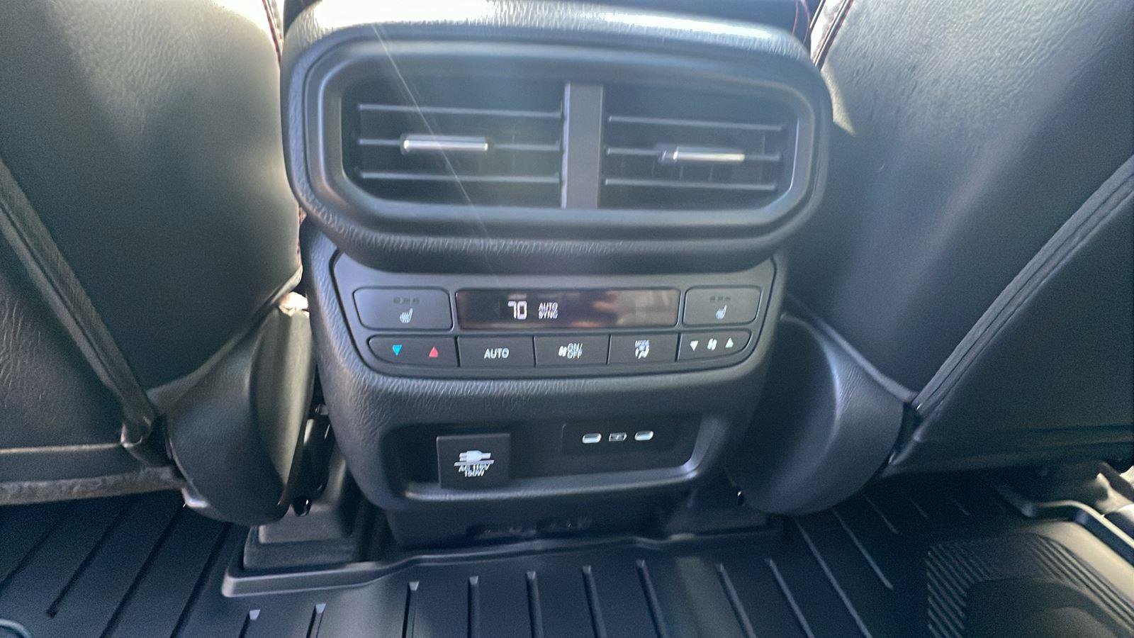 Certified 2025 Honda Pilot Black Edition image 23