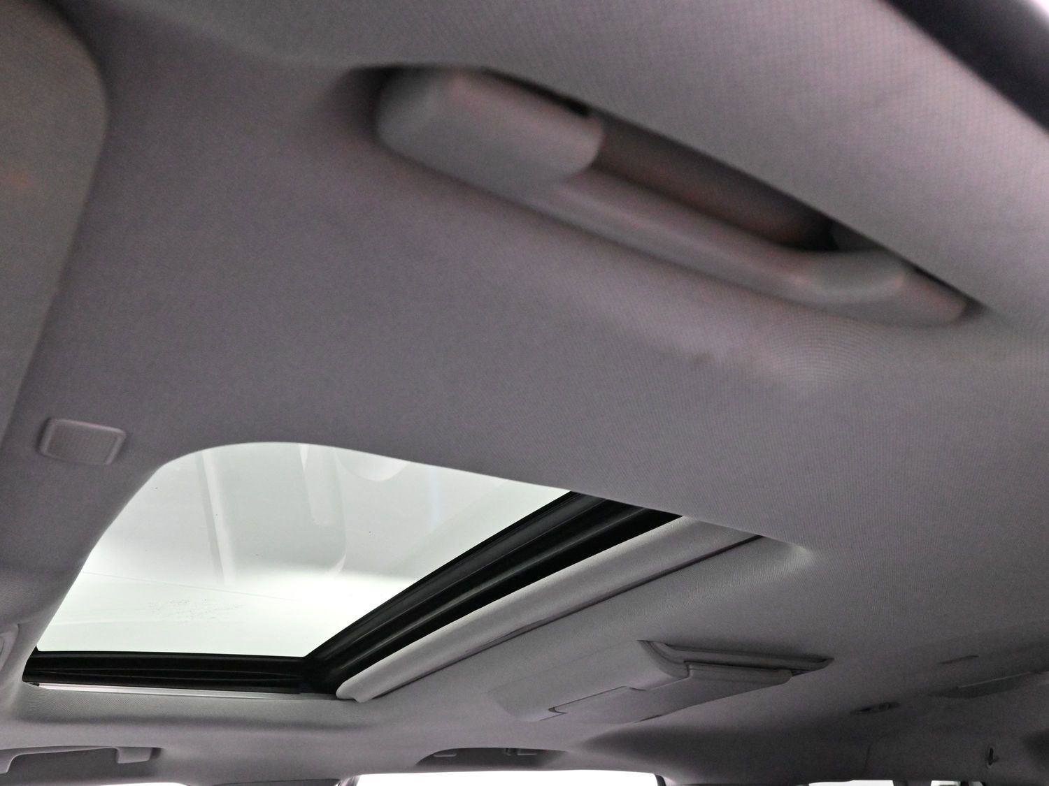 Used 2017 Cadillac Escalade ESV Luxury image 31