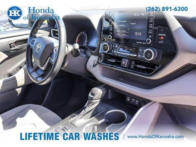 Used 2022 Toyota Highlander LE AWD/4WD image 25