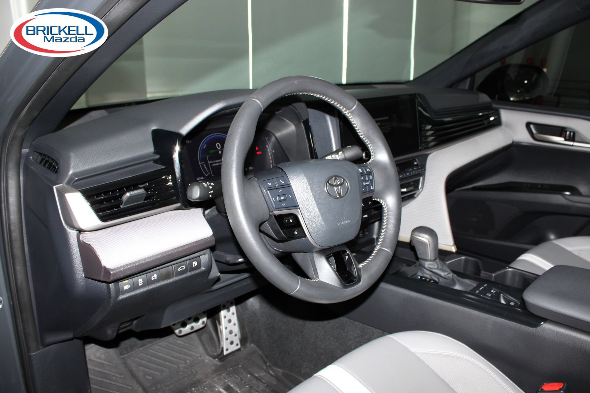 Used 2025 Toyota Camry SE FWD image 27