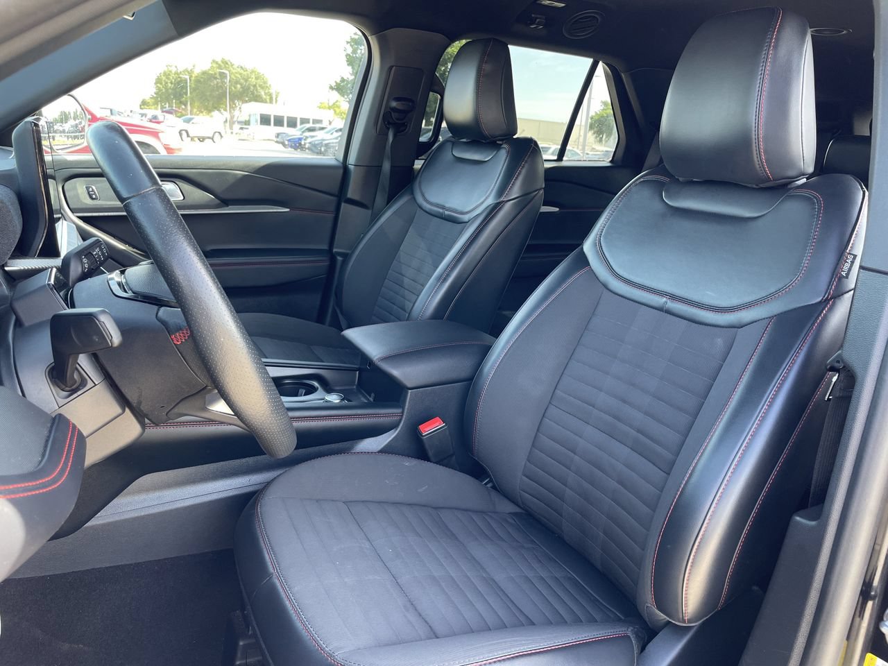 Used 2025 Ford Explorer ST-Line w/ ST-Line Street Pack AWD/4WD image 25
