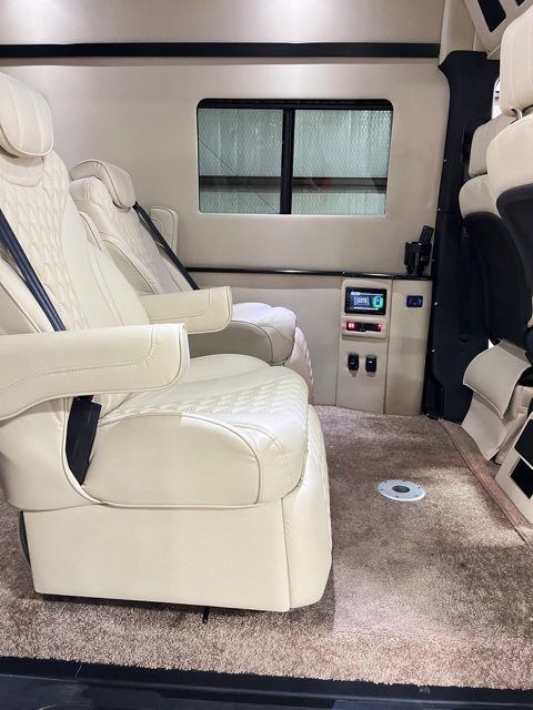 Used 2023 Mercedes-Benz Sprinter 2500 image 16