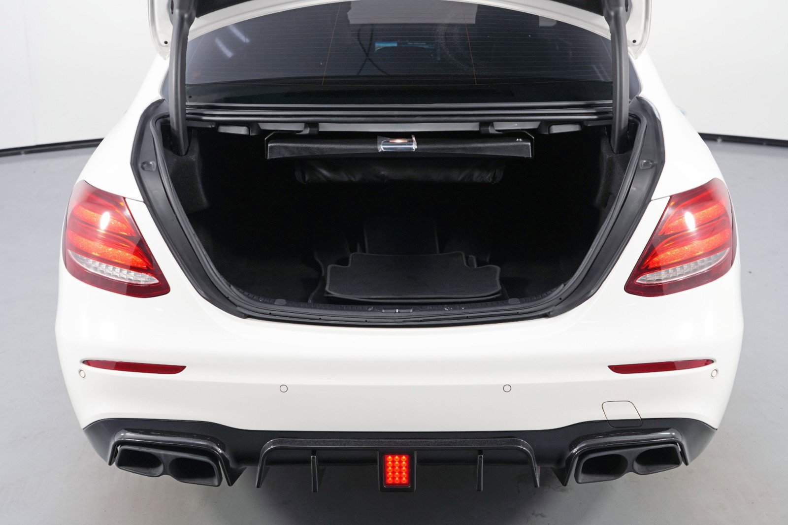 Used 2019 Mercedes-Benz E 300 image 9