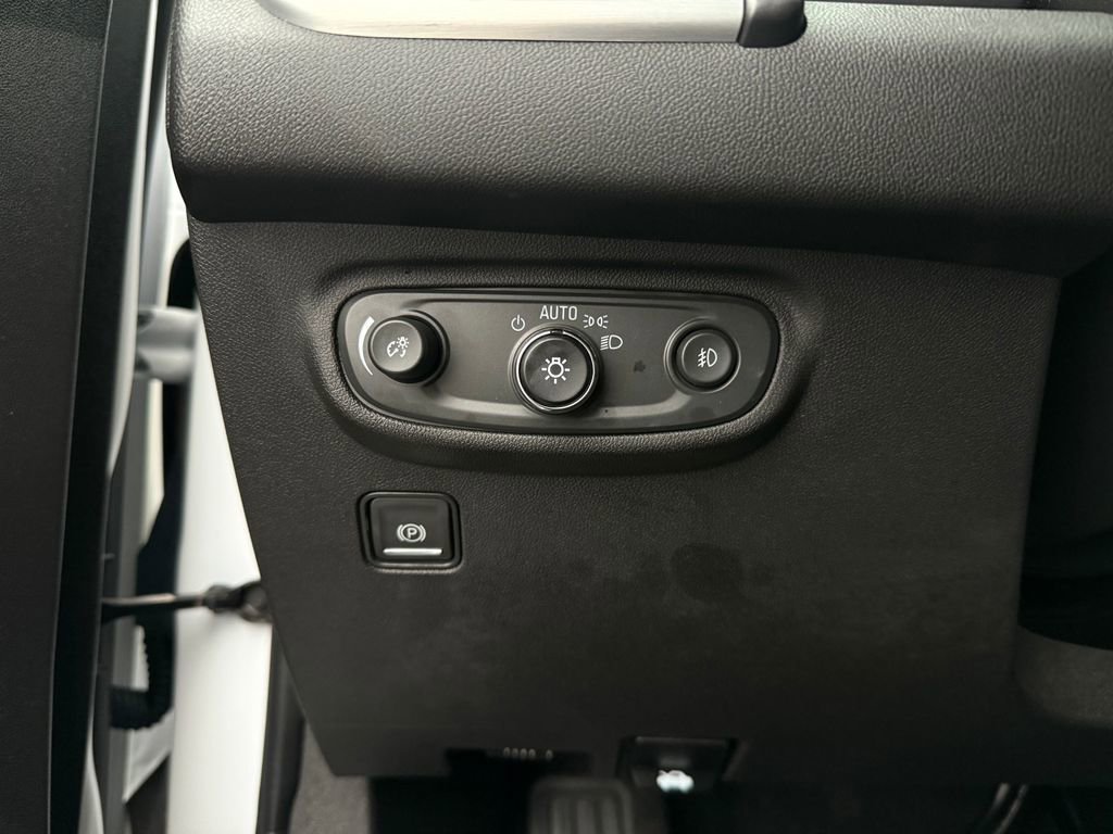 Used 2023 GMC Terrain SLT image 39