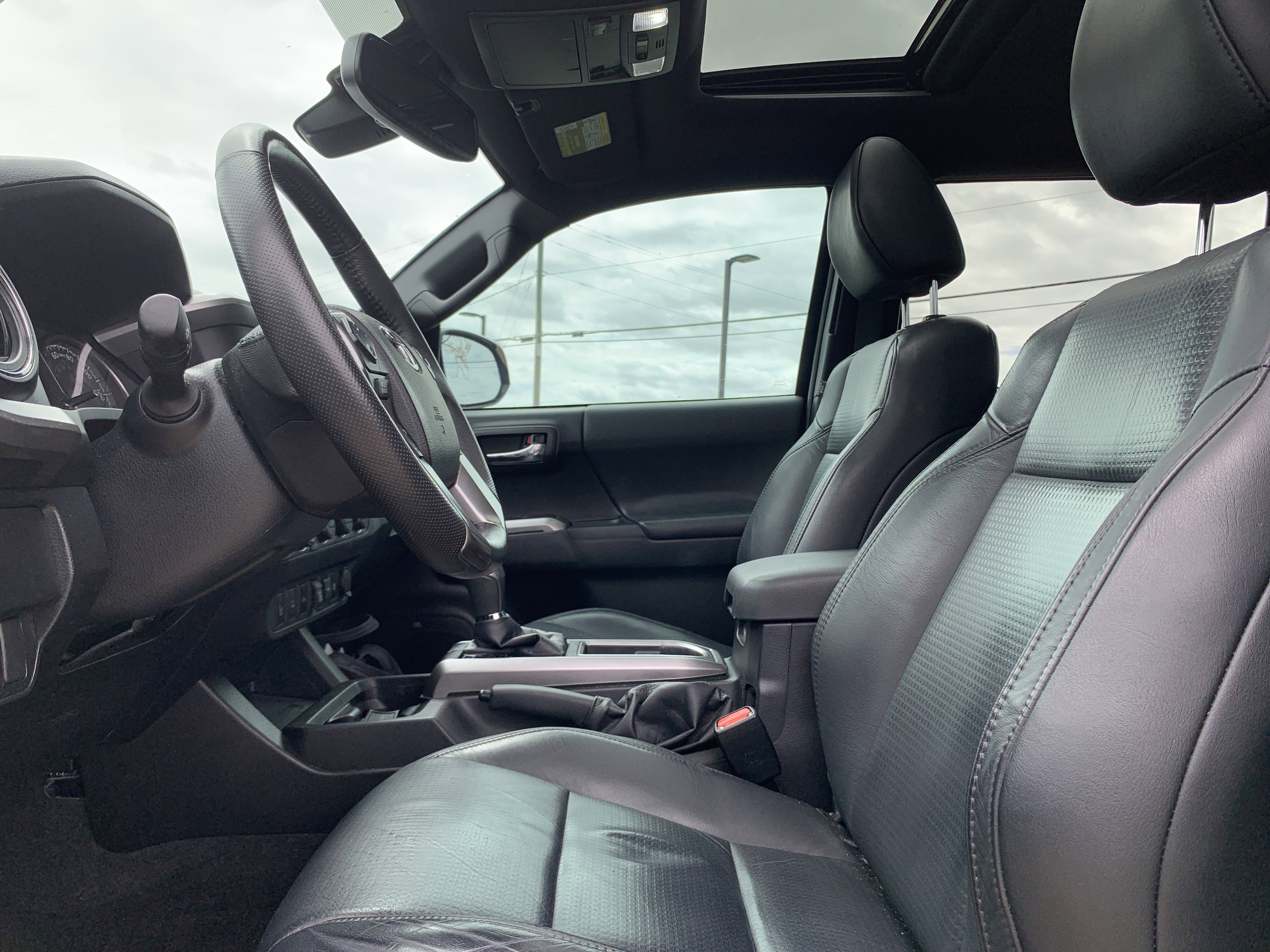 Used 2021 Toyota Tacoma Limited image 16