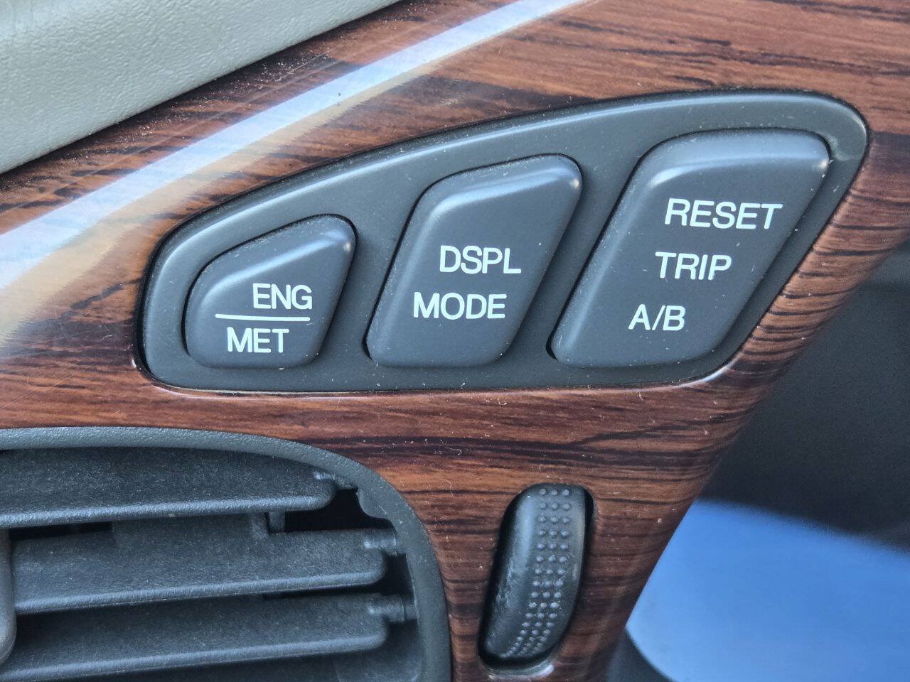 Used 2004 Cadillac De Ville w/ Equipment Group FWD image 19