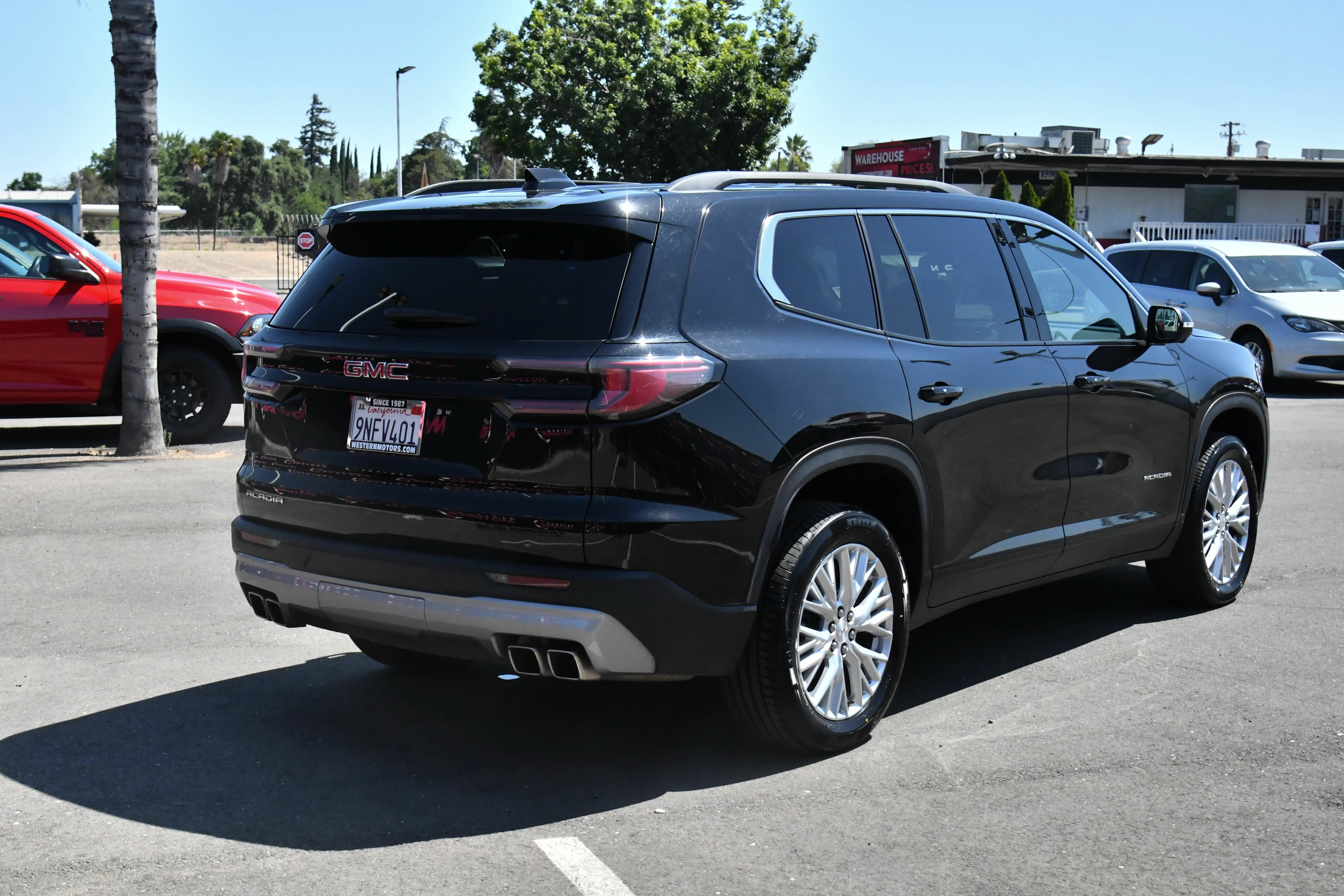 Used 2024 GMC Acadia Elevation FWD image 8