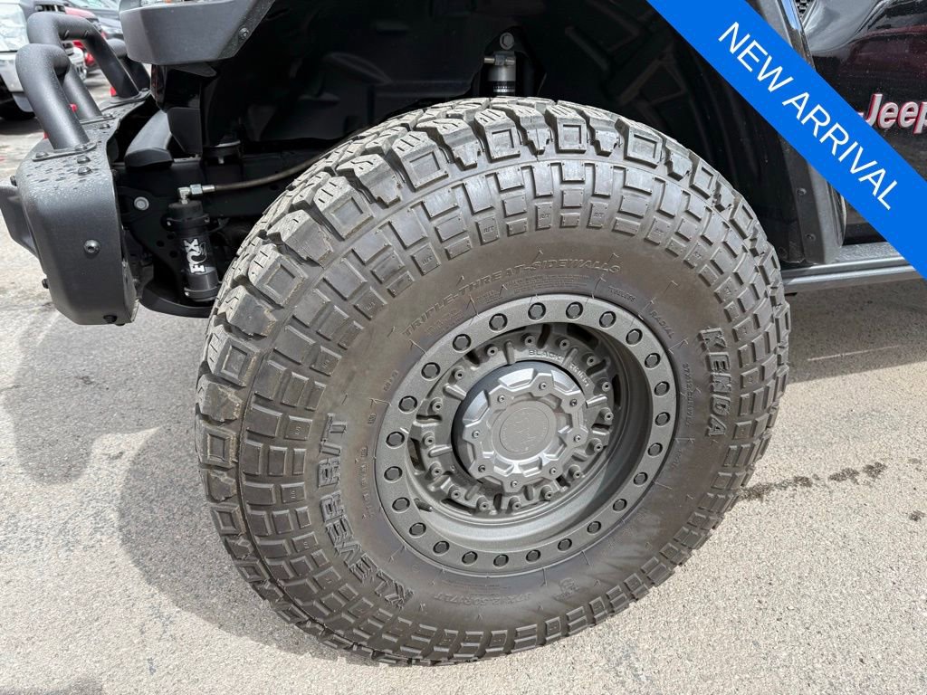 Used 2024 Jeep Gladiator Rubicon w/ Technology Group AWD/4WD image 6