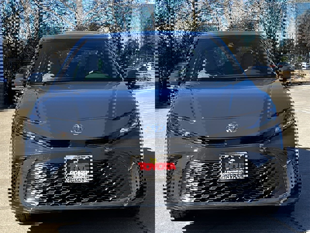 Used 2025 Toyota Camry SE image 7