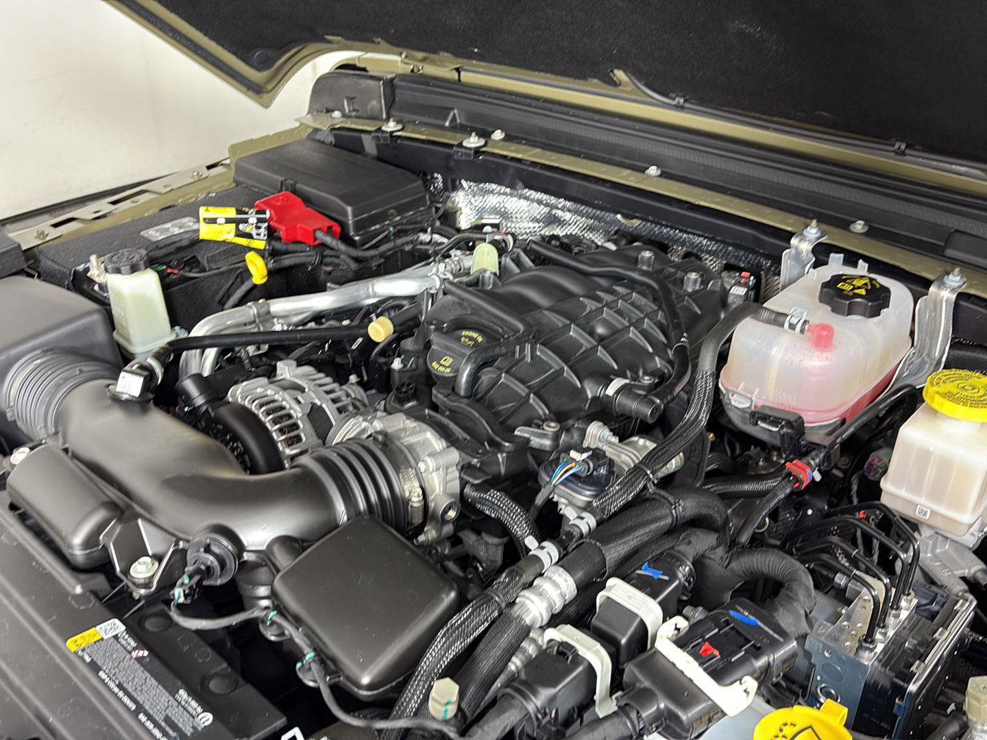 Used 2025 Jeep Gladiator Sport image 10