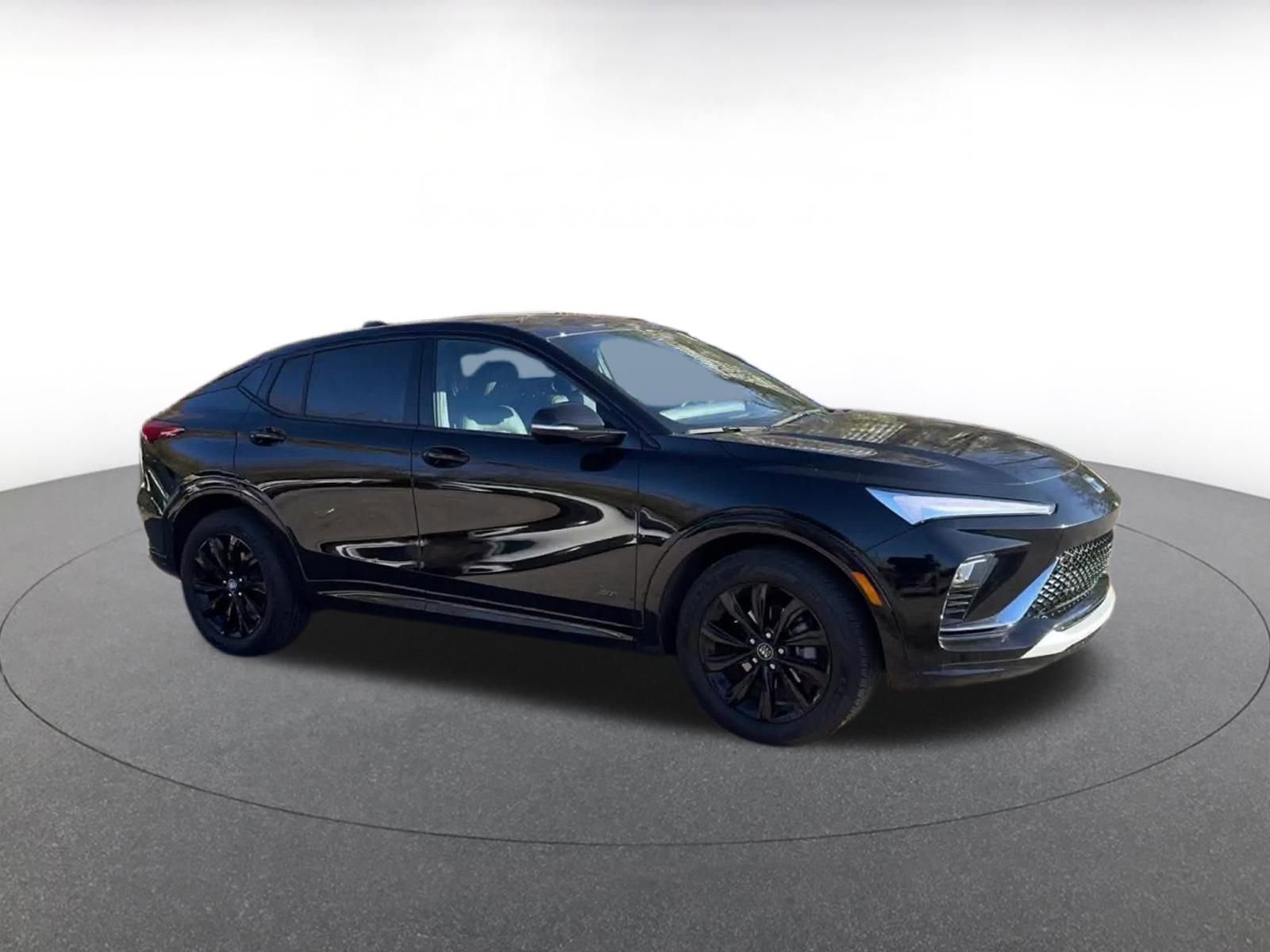 Used 2025 Buick Envista Sport Touring image 2