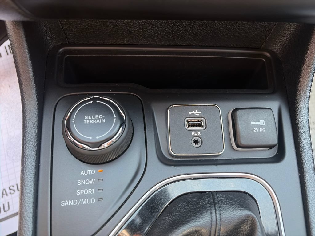 Used 2019 Jeep Cherokee Limited w/ Trailer Tow Group AWD/4WD image 34